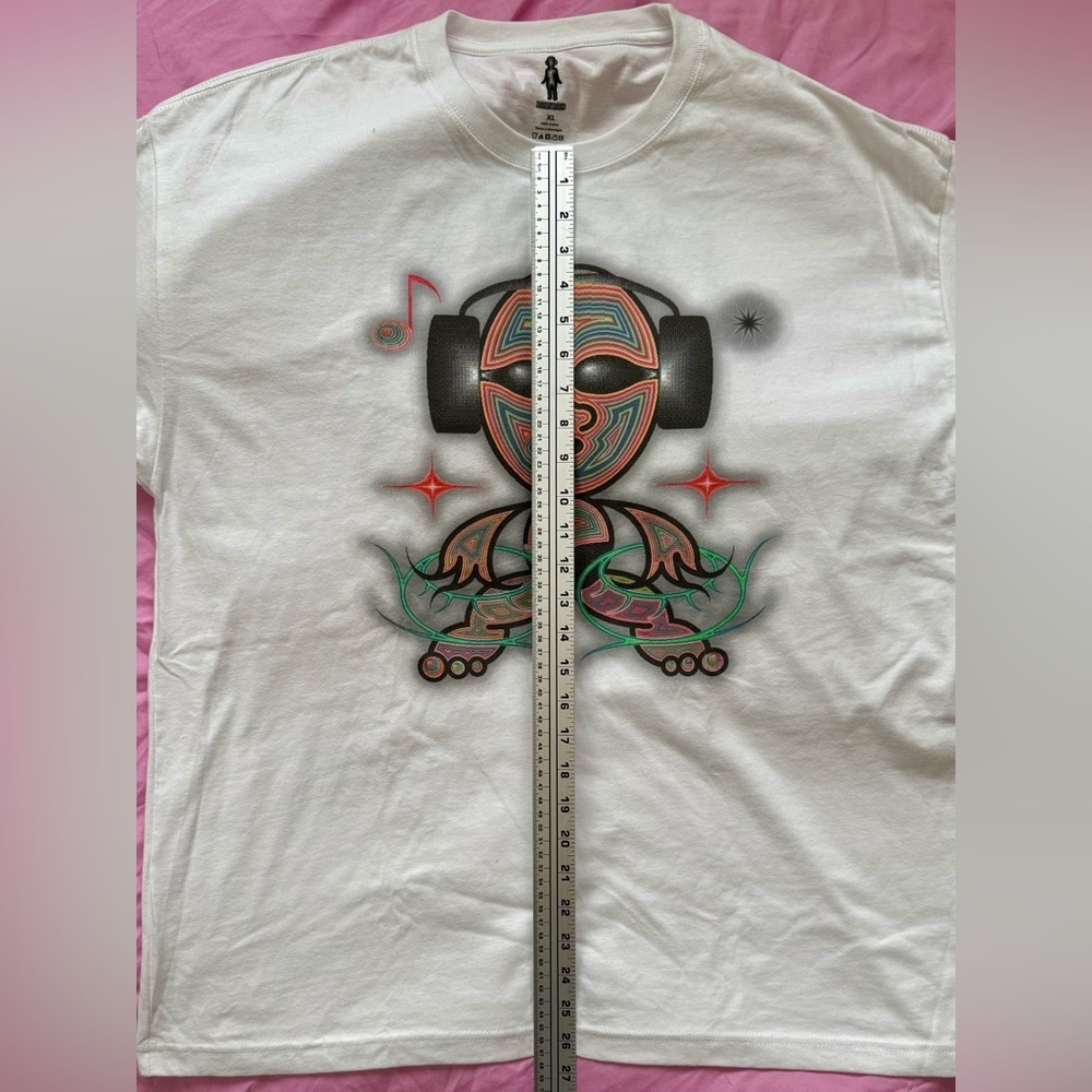 Bobby Radio XL Graphic Tee – Tribal Headphones Art Shirt, 9989 Airbrush Back - Picture 5 of 7